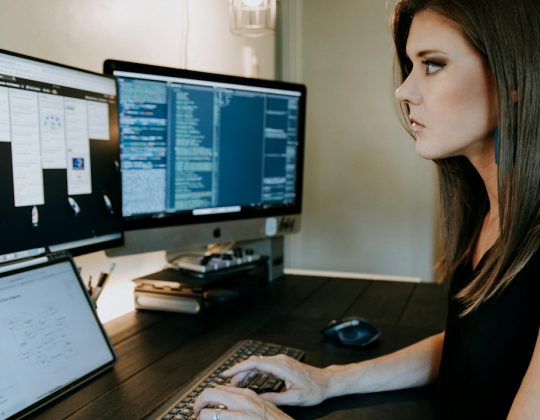 Small Business Project Management: ClickUp vs Monday.com for Managing Growing Teams
