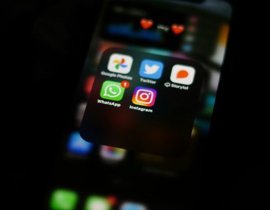 Do Facebook Screenshots Trigger Alerts? Messenger vs. Feed vs. Stories