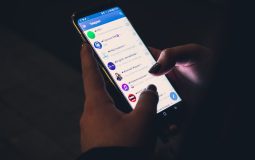 Are there any VPNs that offer split tunneling for optimized movie streaming?