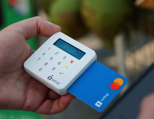 AI for payment and customer relations: towards a smooth, personalized and secure shopping experience