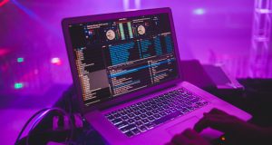 DJ Laptop Stands & Cases: Choosing the Best for Your Performances