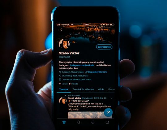 How to Use a Premier Reverse Phone and Social Media Lookup Service for Accurate Results