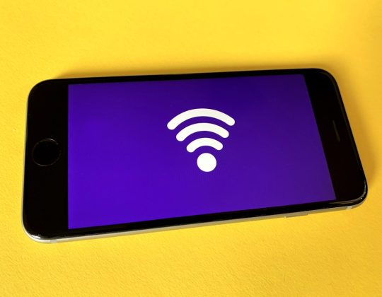 Troubleshooting Instagram Account Data Error: Check Internet Connection and App Updates