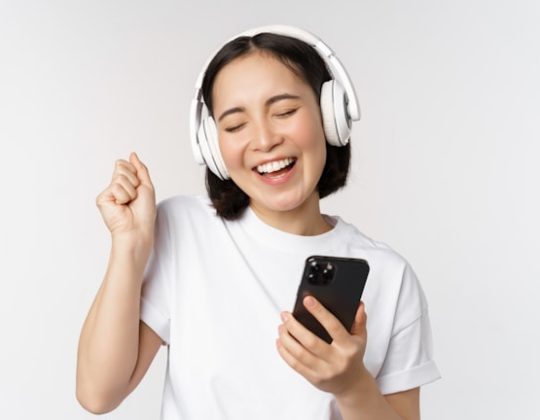 Top 4 Streaming Tools That Combine Video + Podcast + Live-Radio Content Seamlessly — For Users Who Don’t Want Multiple Apps Open