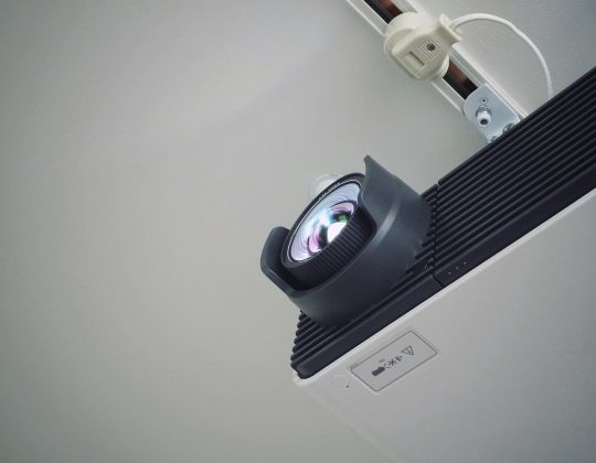 Where Is The Microphone On A Dell Chromebook?