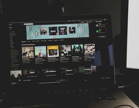 5 Platforms Like Riverside for Remote Podcast Recording and Video Interviews