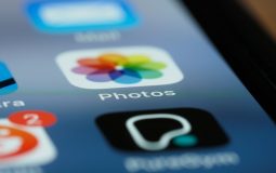How to Remove the Red Dot From Inbox Messages on Grindr