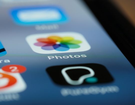 How to Remove the Red Dot From Inbox Messages on Grindr