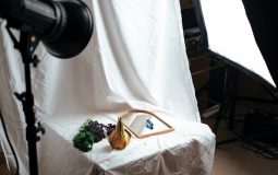 How to Light a Green Screen: A Complete Guide to Green Screen Lighting, Shadow Reduction, Exposure, and Clean Chroma Key Results