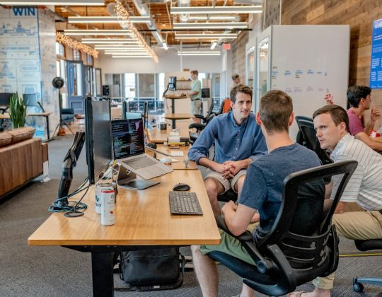 Best Lead Generation Companies Compared: ZoomInfo vs. Apollo.io for Finding Qualified Prospects